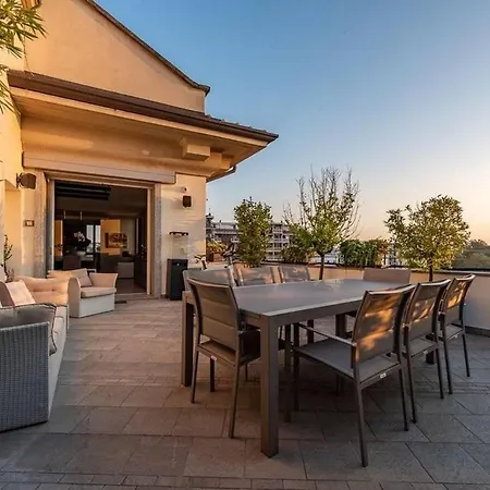 Rooftop Elegant In Center 3br 度假居 *