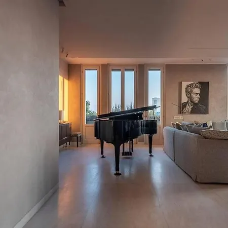 Rooftop Elegant In Center 3br 度假居 *